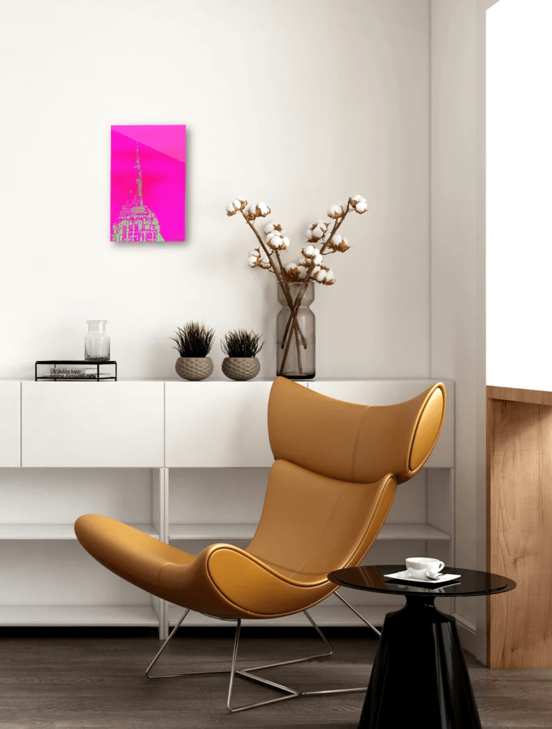 Echter Fotoabzug hinter Acrylglas, Ansicht auf das New Yorker Empire State Building in hochwertiger Druckqualität - ein absolutes Highlight für New York Fans! Farbe trendiges Pink, vom Künstler signiert und Zertifiziert, in 6 Größen