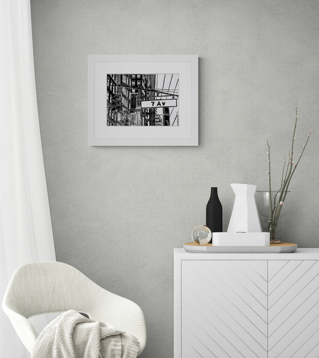 New York City Ausschnitt der 7th Avenue als Original in hochwertiger Druckqualität - ein absolutes Highlight für New York Fans! Schwarzfarbener Druck auf Zerkall hingeschöpftem Papier inkl. Wasserzeichen, vom Künstler signiert und Zertifiziert.